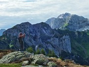 19 Sullo sfondo  Corno Branchino, Corna Piana e Pizzo Arera